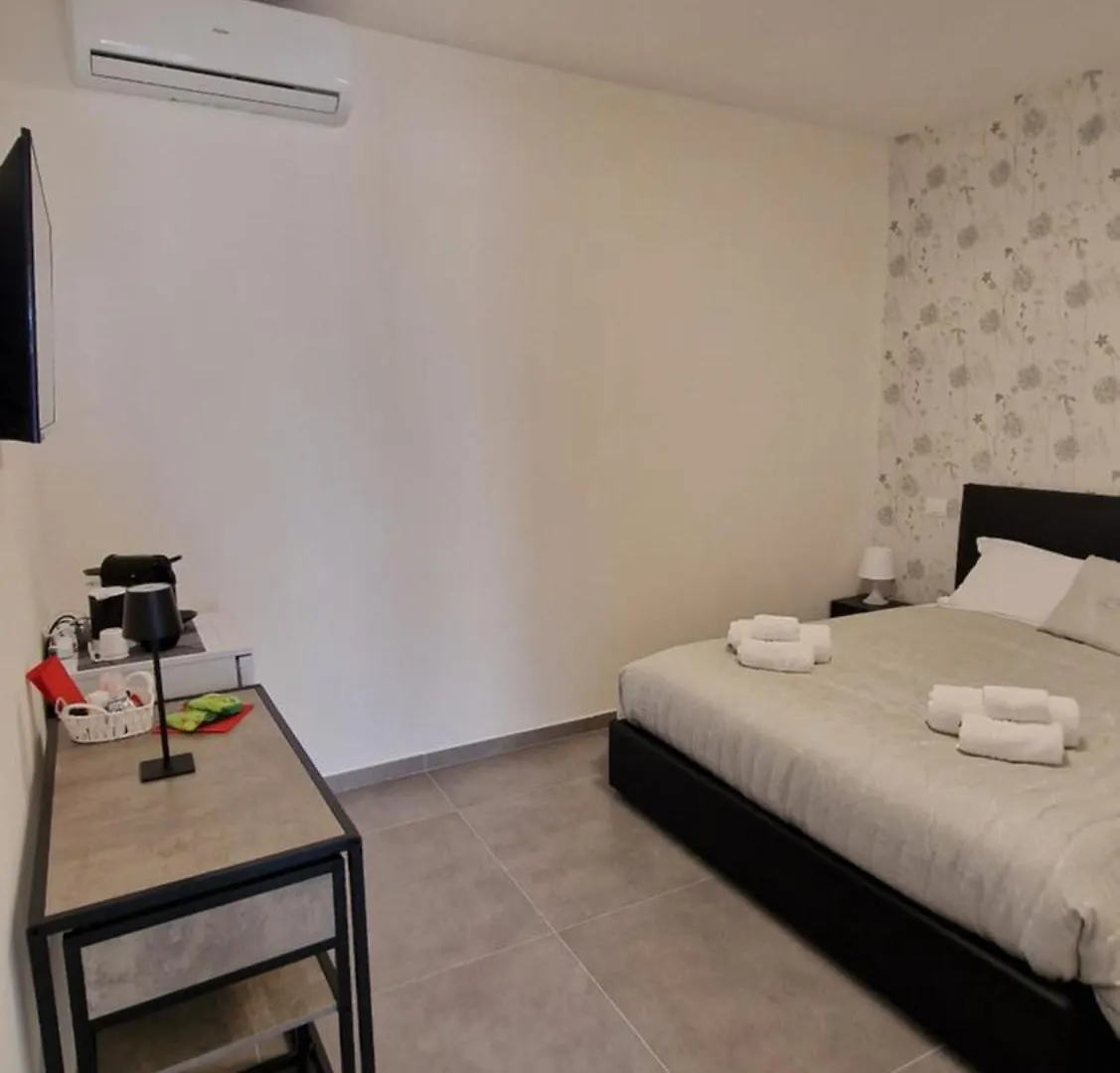 Отель Raggio Di Sole 3 Бари Гостевой дом